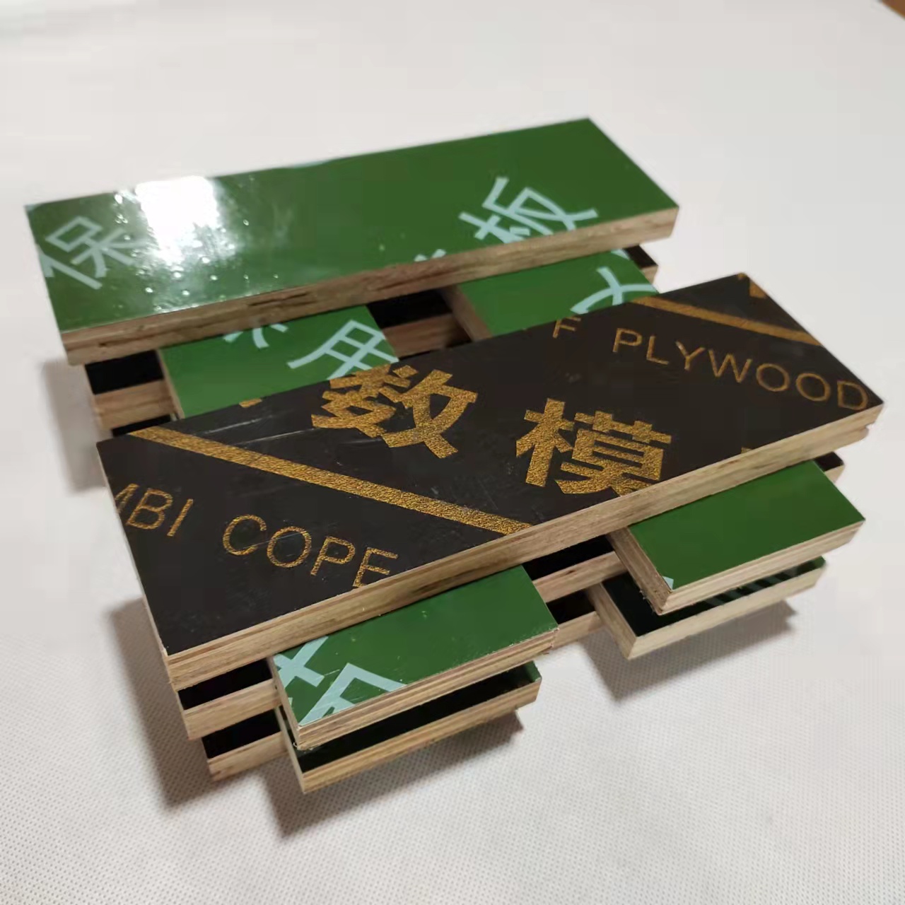 隨著建筑模板加工和生產(chǎn)技術(shù)的不斷創(chuàng)新,建筑模板的種類越來越多 隨著建筑模板加工和生產(chǎn)技術(shù)的不斷創(chuàng)新,建筑模板的種類越來越多